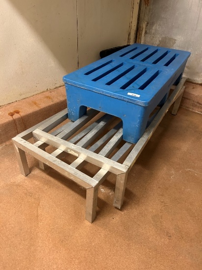 Assorted Dunnage Racks