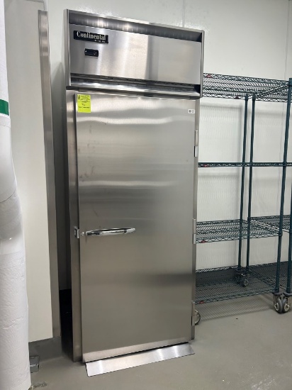Continental Nat Refrigerant Roll-In Refrigerator