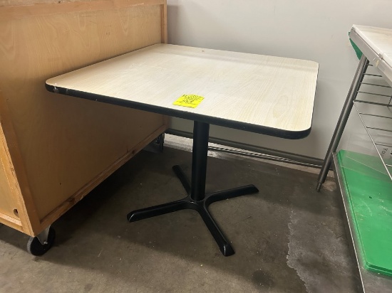 36in x 36in x 29in Café Table