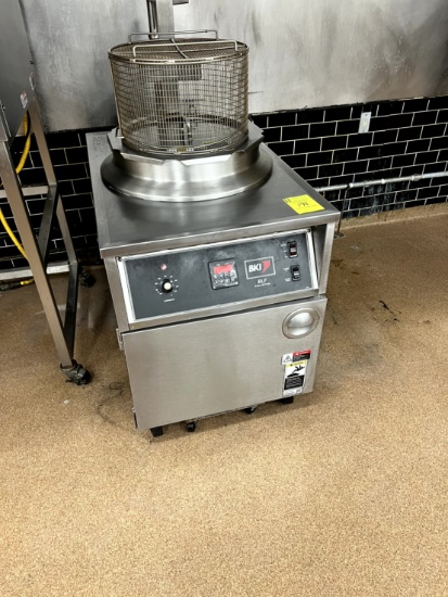 BKI Auto Lift Fryer