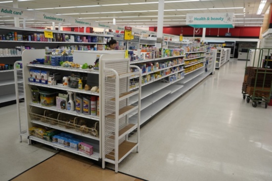 32ft Of Madix Gondola Shelving