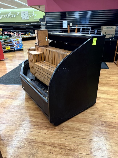 8ft of Structual Concepts Floral Case includes crates