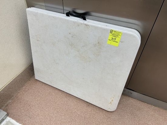 6FT PLASTIC FOLDING TABLE