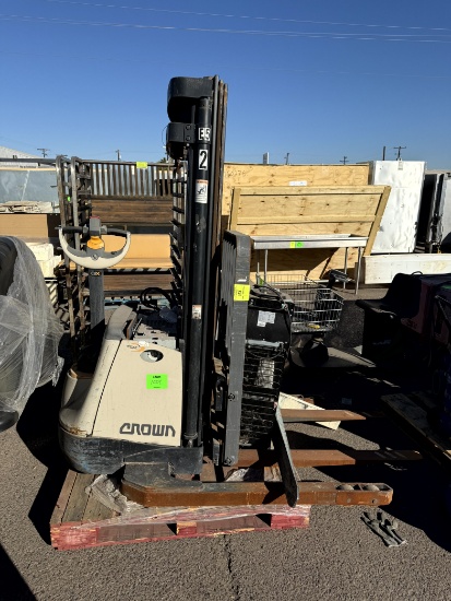 CROWN ELECTRIC WALKIE STACKER