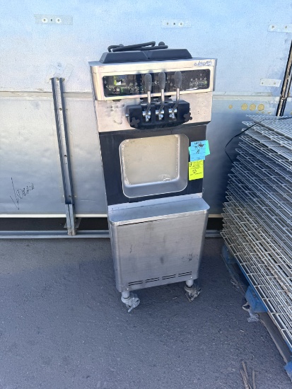 SE-AE&C SOFT SERVE MACHINE
