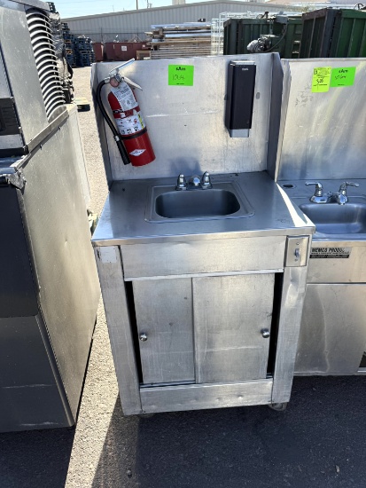 PORTABLE STAINLESS SINK STATION