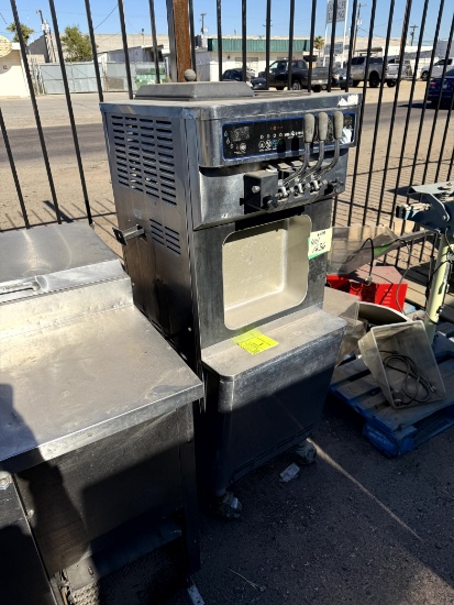 SE-AE&C SOFT SERVE MACHINE