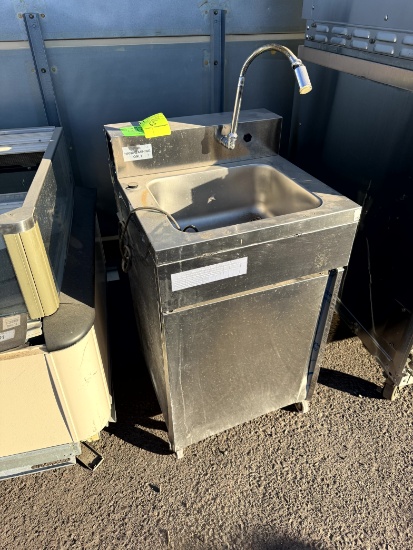 PORTABLE STAINLESS SINK STATION