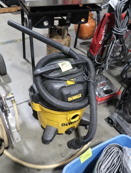 DeWalt 9 gal wet/dry vacuum