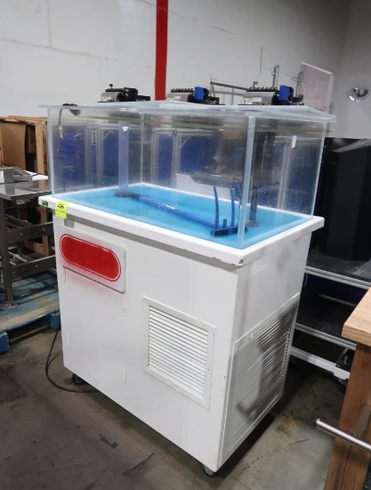lobster merchandising tank
