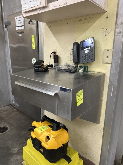 WALL MOUNTED RECEIVING DESK