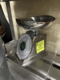 YAMATO ACCU-WEIGH 30LB PRODUCE SCALE