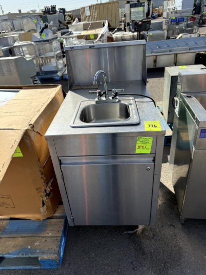 PORTABLE STAINLESS SINK STATION