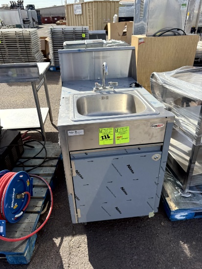 PORTABLE STAINLESS SINK STATION