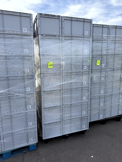 PALLET OF PLASTIC TOTES