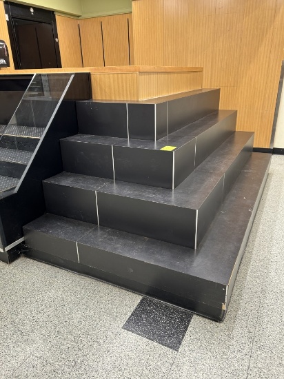 FLORAL RISER STEPS