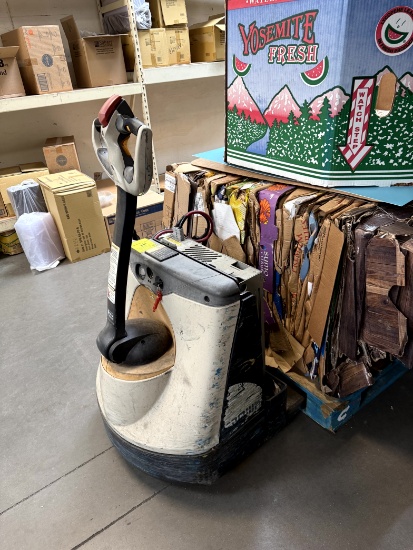 CROWN ELECTRIC PALLET JACK