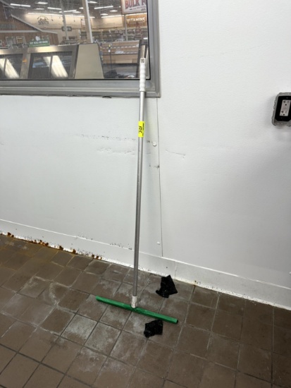 SQUEEGEE SCRUBBER
