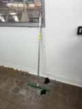 SQUEEGEE SCRUBBER