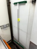 SQUEEGEE SCRUBBER