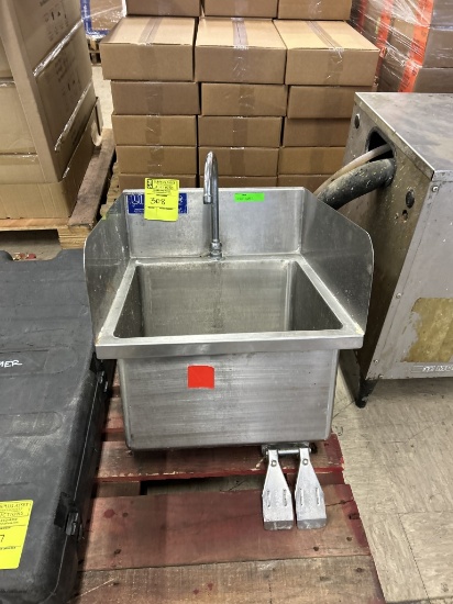 KNEE-OPERATED STAINLESS HAND SINK