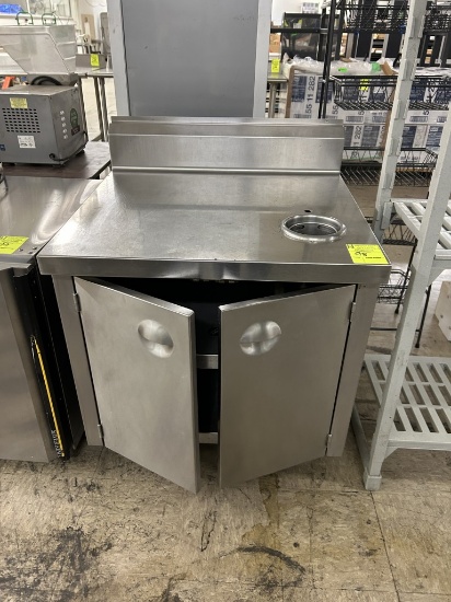 STAINLESS STELL WORK TABLE