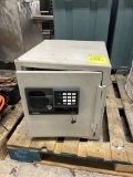 SENTRY S3877 SAFE W/ AA POWERED DIGITAL PAD