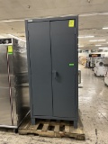 GLOBAL INDUSTRIAL HEAVY DUTY 2 DOOR STORAGE CABINET