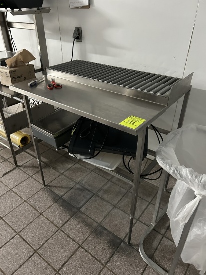 STAINLESS STEEL CONVEYOR TABLE