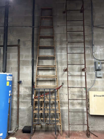 12FT WOODEN A-FRAME LADDER