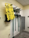 GROUP OF JANITORIAL ITEMS