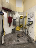 GROUP OF JANITORIAL ITEMS