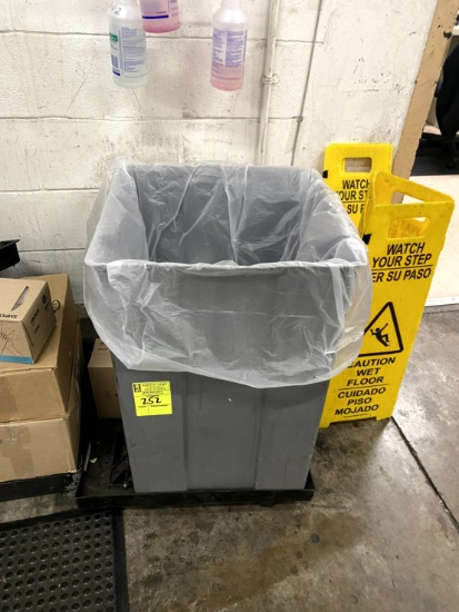 TRASH CAN