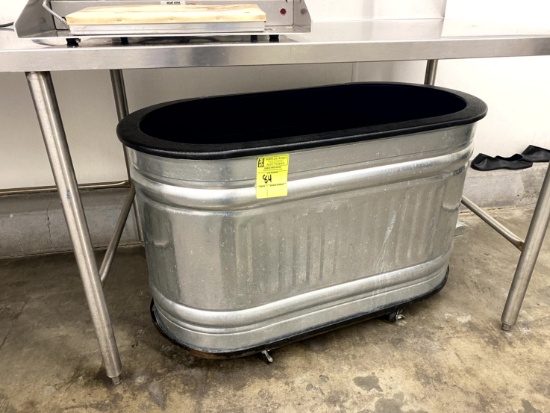 TROUGH ON CASTERS