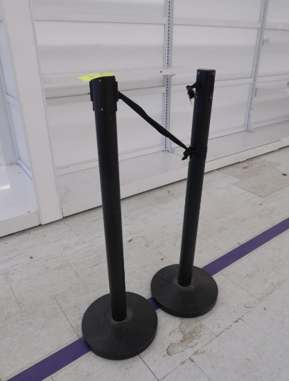 stanchions w/ retractable belts