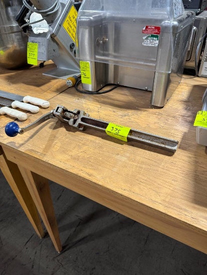 tabletop can opener