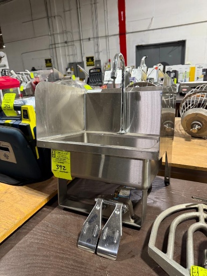 Win-HOLT stainless steel sink w/ knee pedal