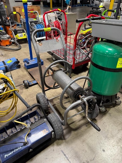 Outdoor hose reel on 4 wheels