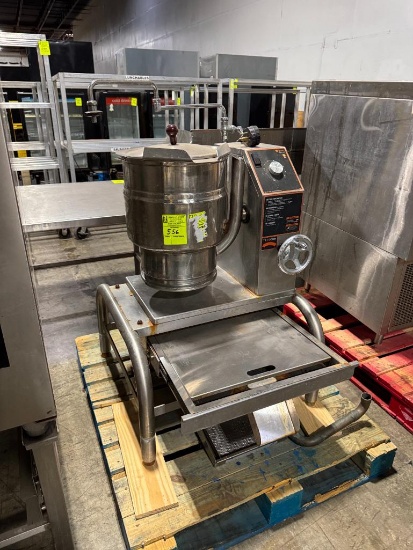 Groen steam kettle on stand