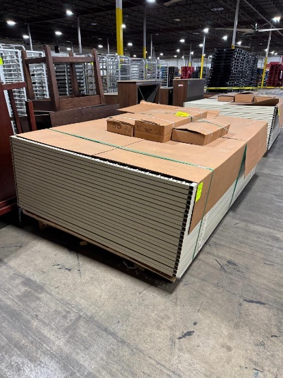 Pallet of Madix wiregrid and hardware