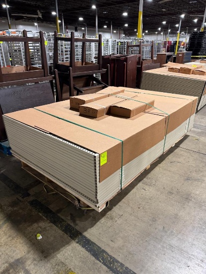 Pallet of Madix wiregrid and hardware