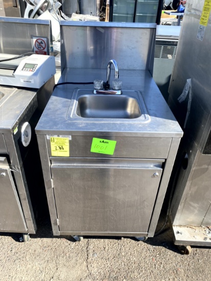 PORTABLE STAINLESS SINK STATION