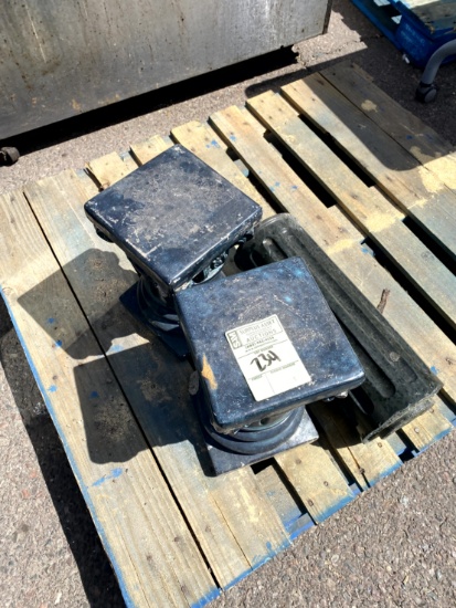 PALLET OF STONE MINI COLUMNS