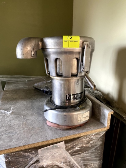 NUTRIFASTER N450 JUICING MACHINE