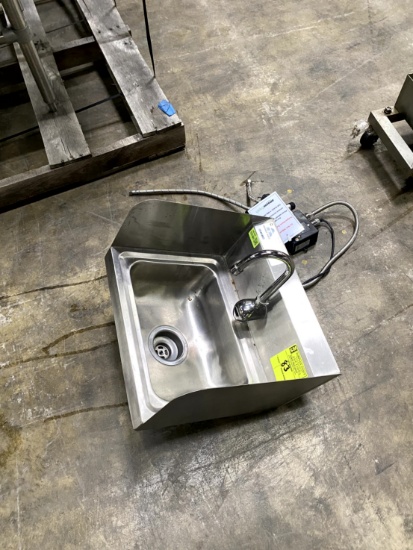 ADVANCE TABCO STAINLESS SINK