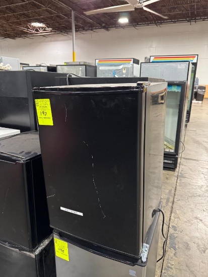 Chefstyle black mini fridge