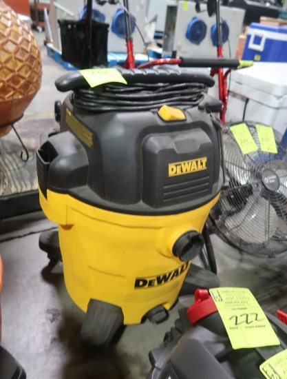 Dewalt 12 Gallon Shop Vacuum