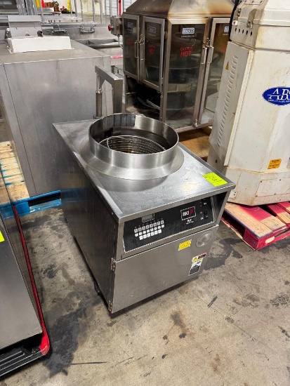 BKI auto-lift fryer, missing lid, bent caster