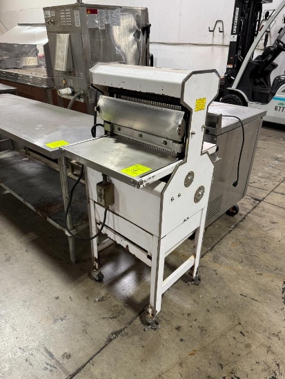 Oliver bread slicer