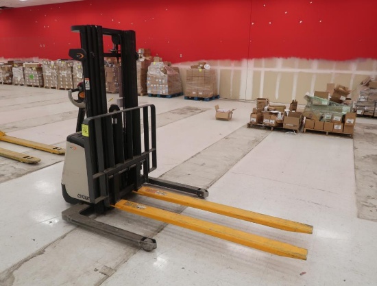 Crown electric walkie-stacker, w/ fork extensions, works good